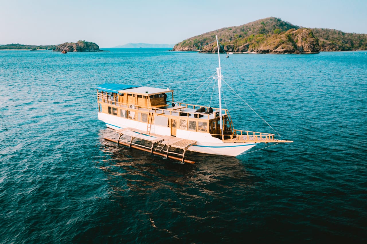 LABUAN BAJO TOUR